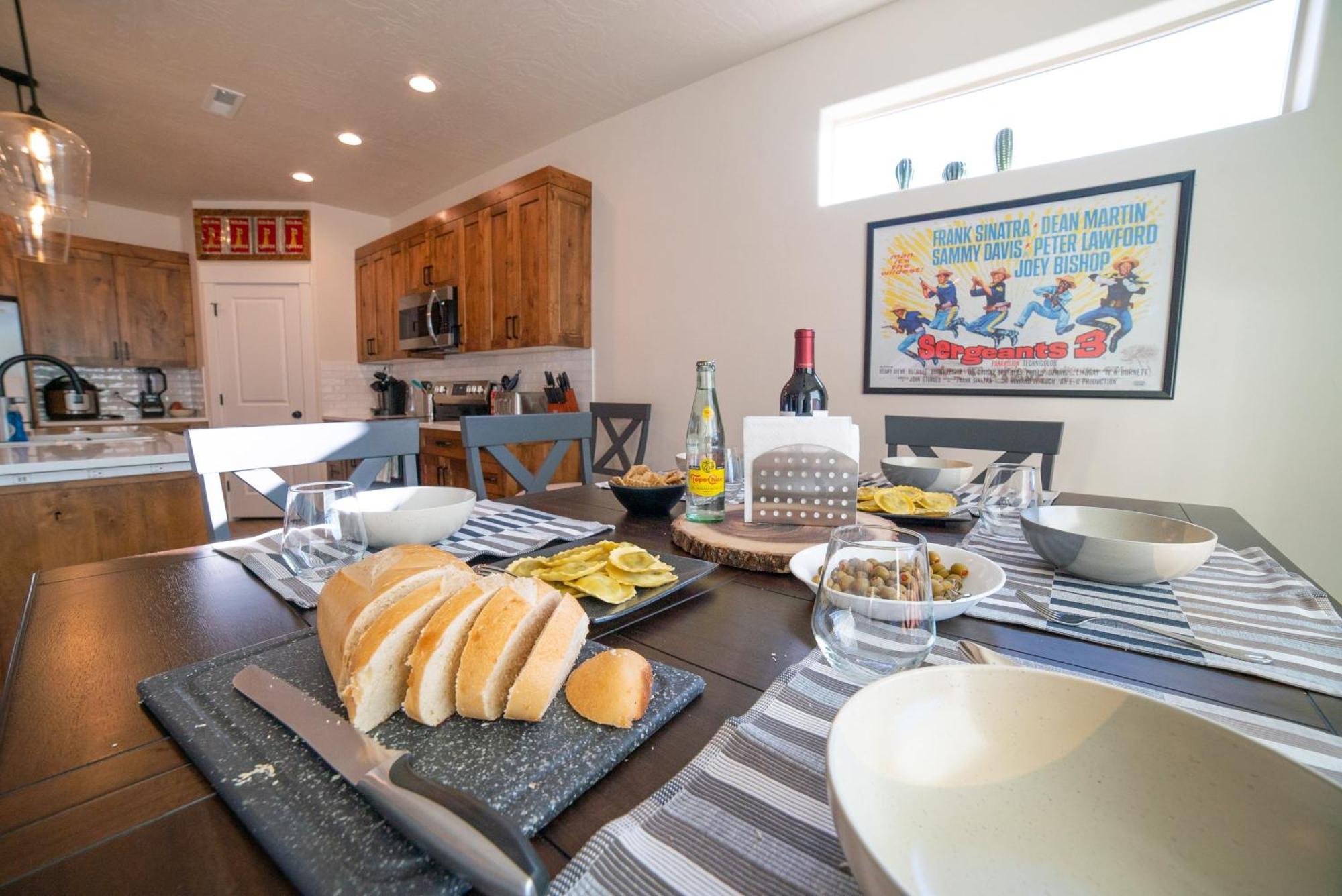 Hollywood Hangout - New West Properties Kanab Exterior foto